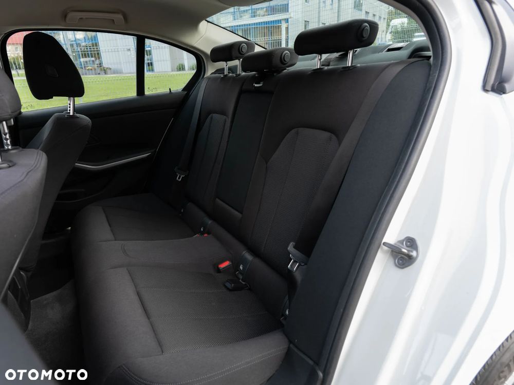 BMW Seria 3 318d - 18