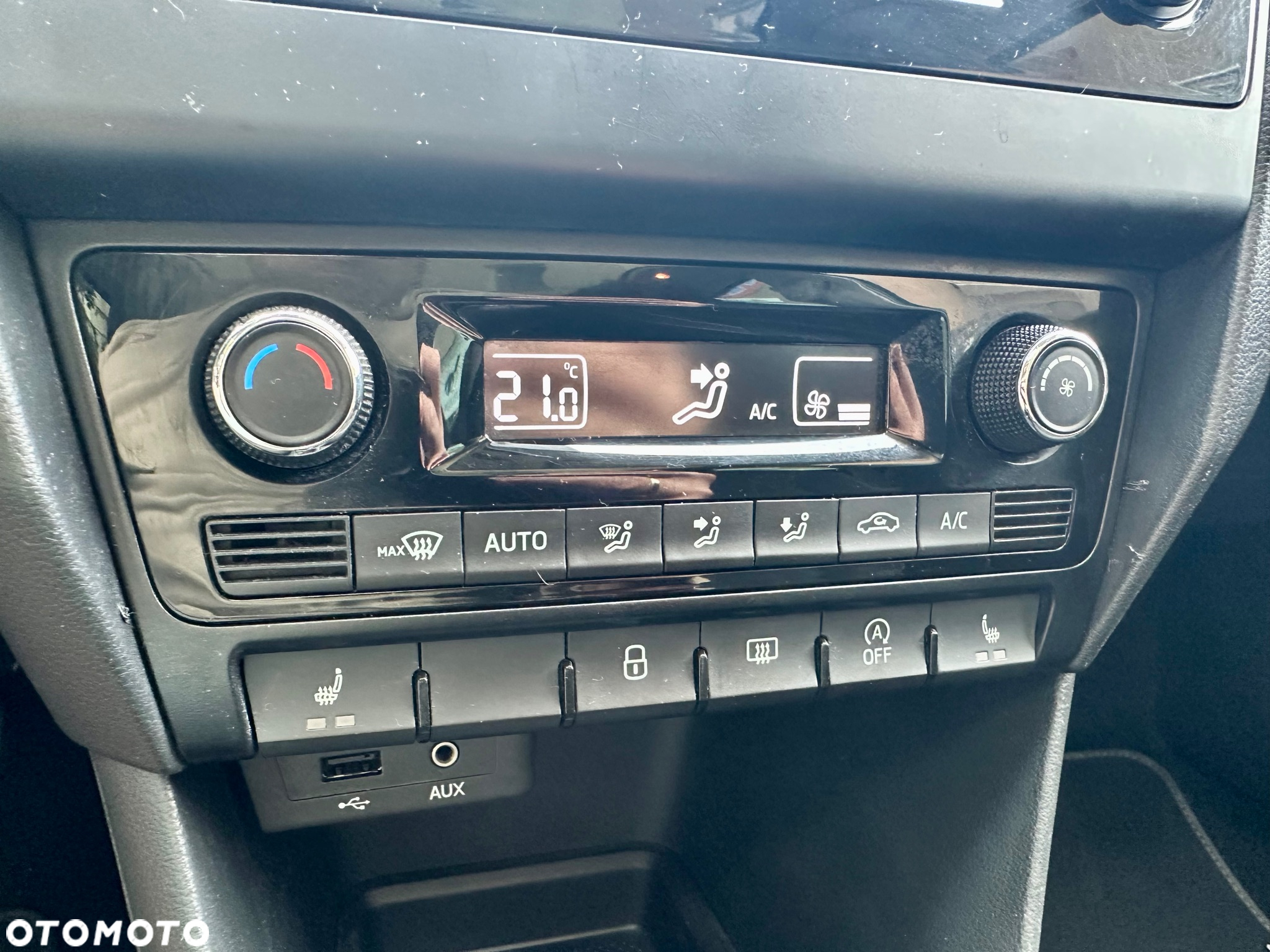 Skoda RAPID 1.2 TSI Edition - 24