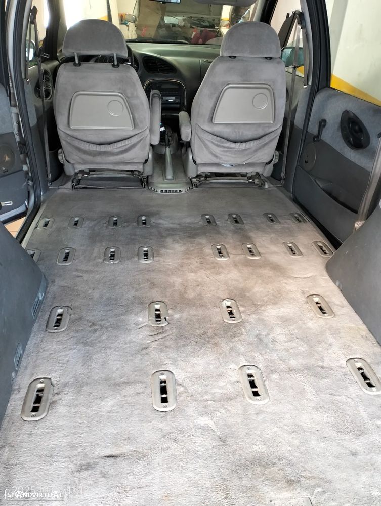 Ford Galaxy 1.9 TDi GLX - 10