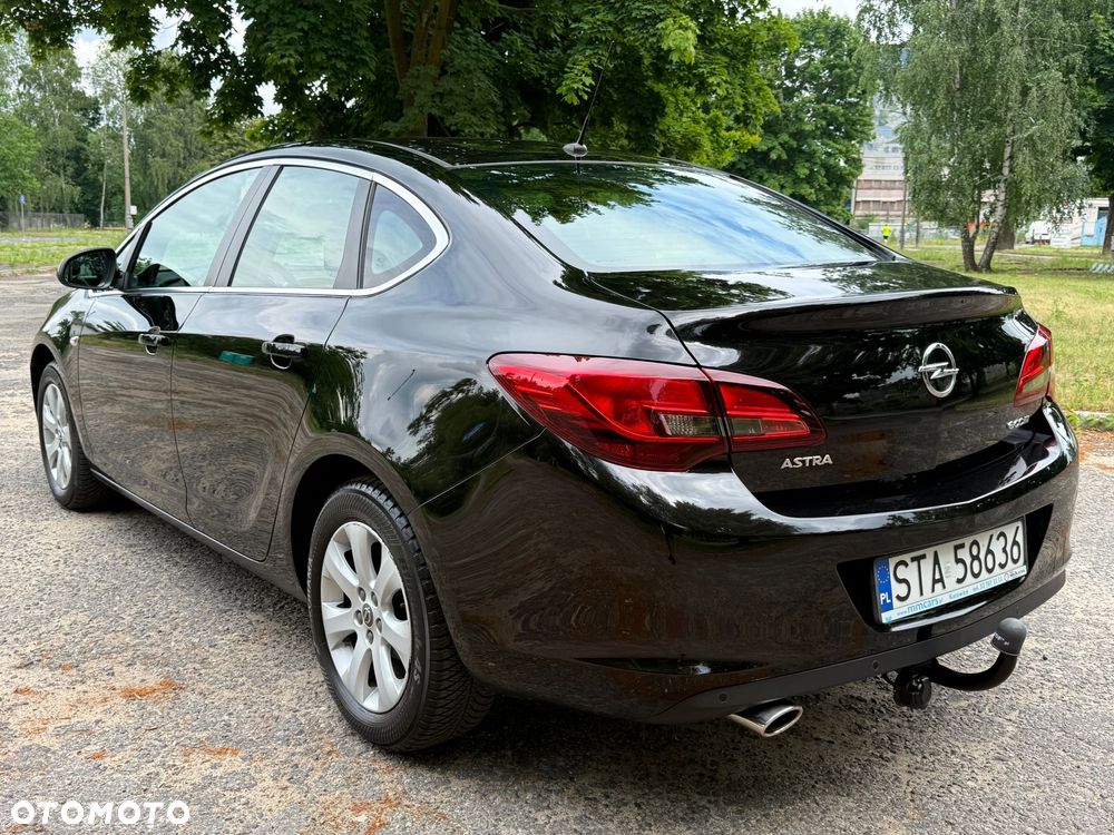 Opel Astra 1.4 T Essentia - 13