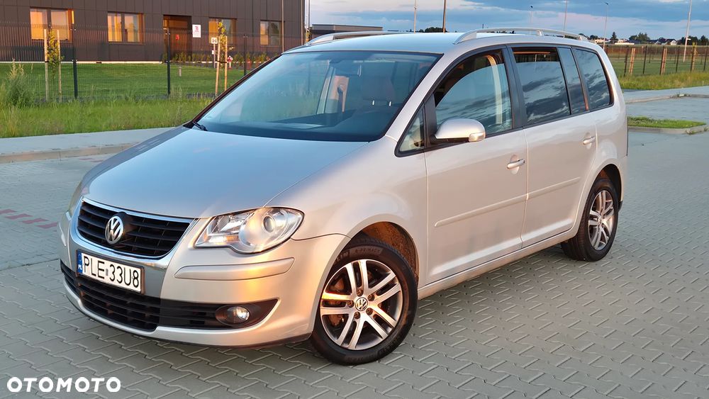 Volkswagen Touran 2.0 TDI Highline - 2