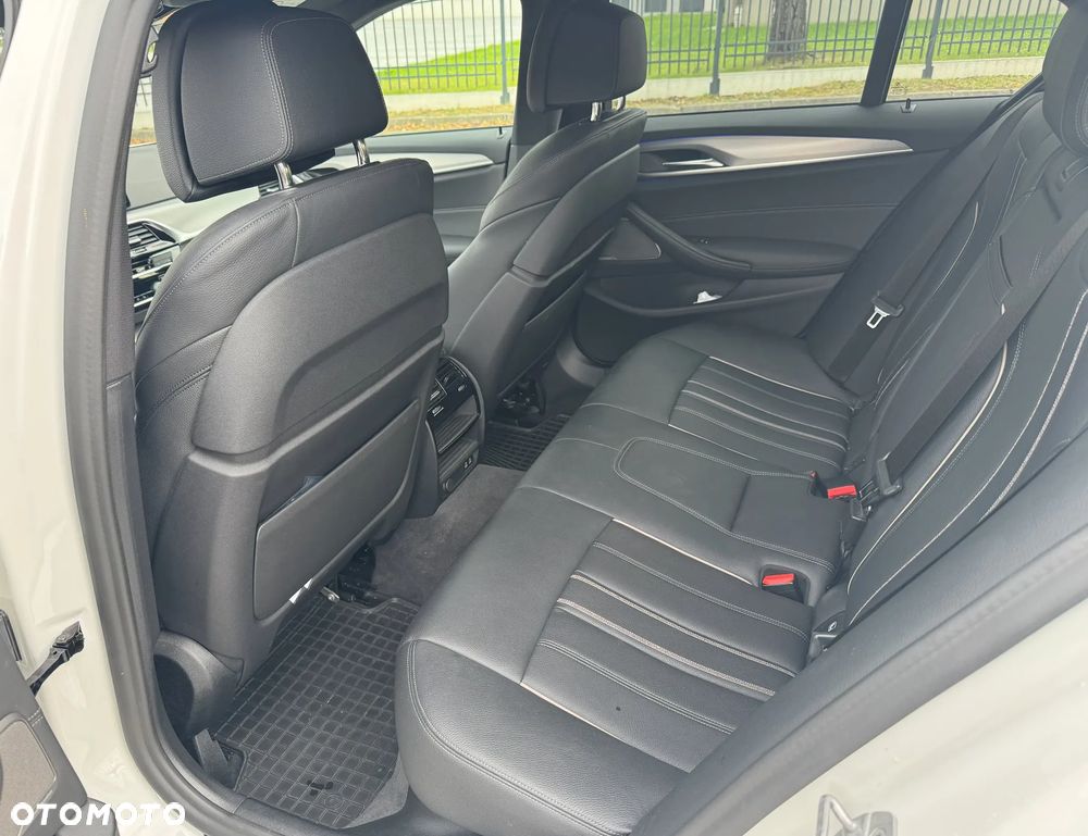 BMW Seria 5 530i xDrive - 11