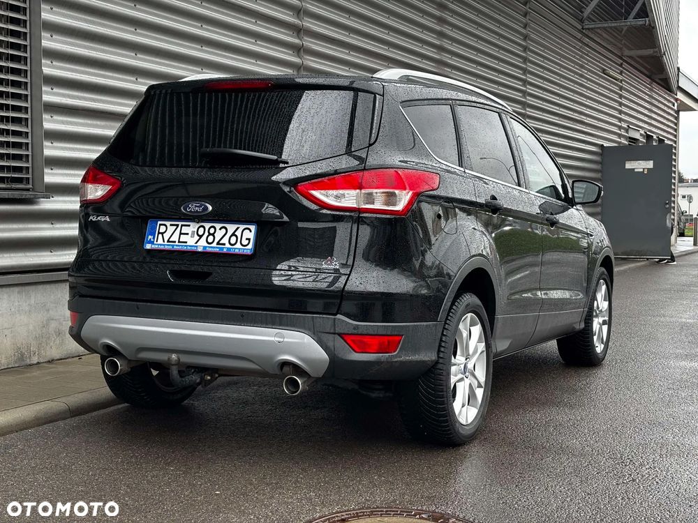 Ford Kuga 2.0 TDCi 2x4 Titanium - 4