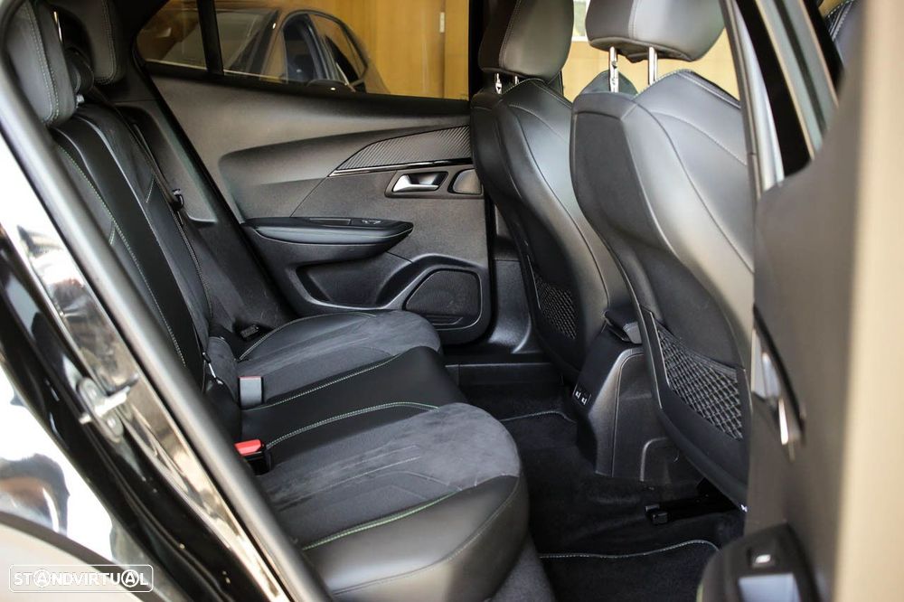 Peugeot e-2008 50 kWh GT - 7