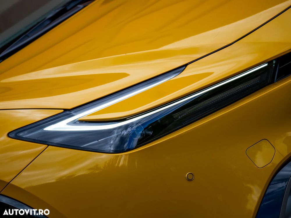 Toyota Prius ver-2-0-fwd-phev-dynamic - 5