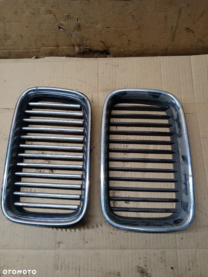 Nerka grill atrapa lewa BMW 3 E36 8122237 - 1