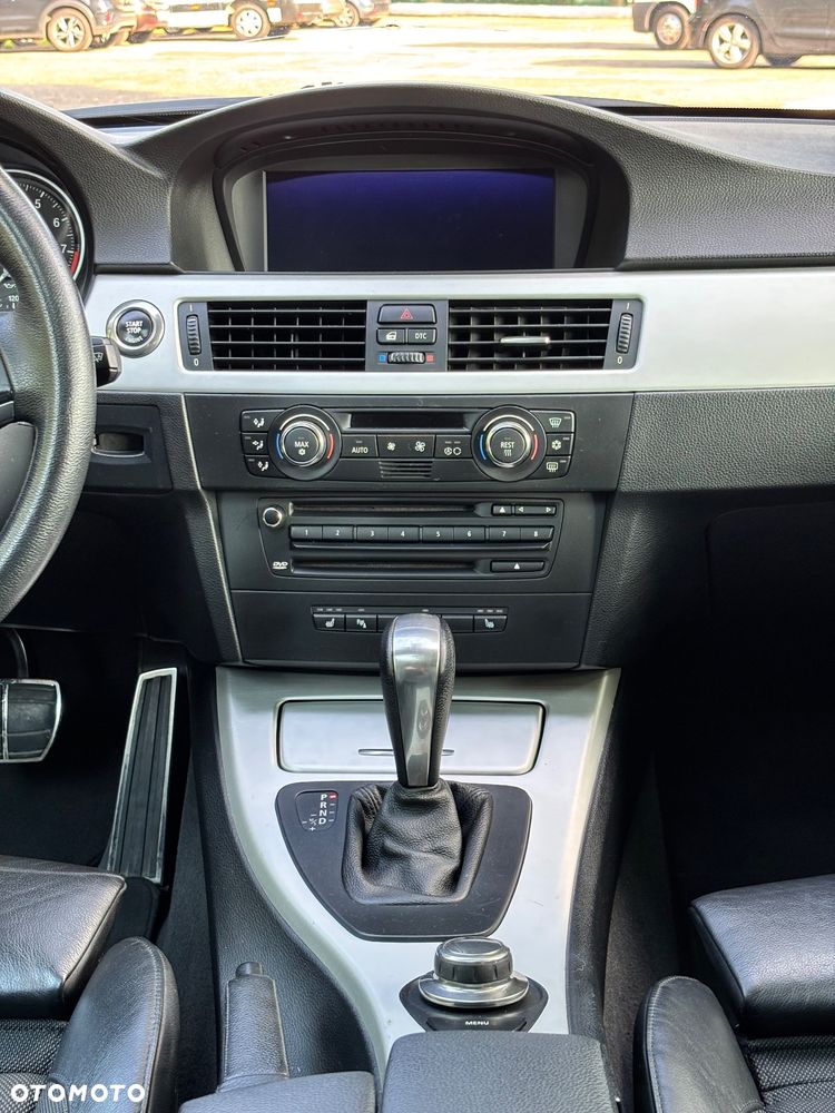 BMW Seria 3 325xi Coupe - 17