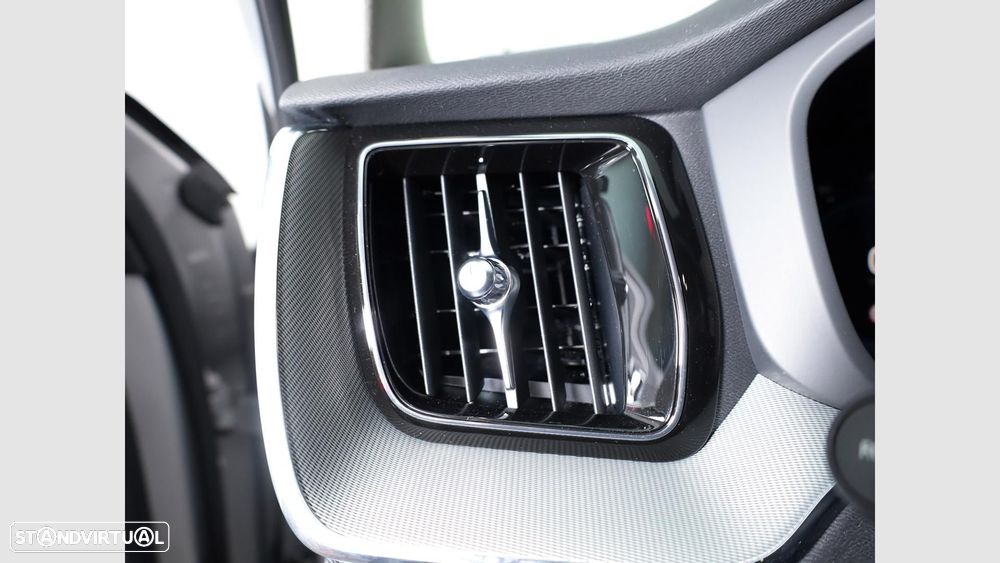 Volvo XC 60 2.0 T6 PHEV Plus Dark AWD - 11