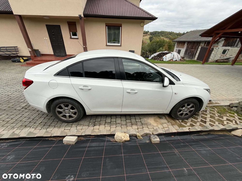 Chevrolet Cruze 2011 photo 2