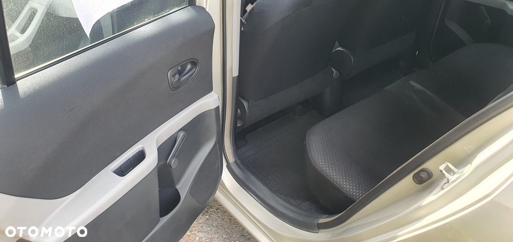 Toyota Yaris - 11