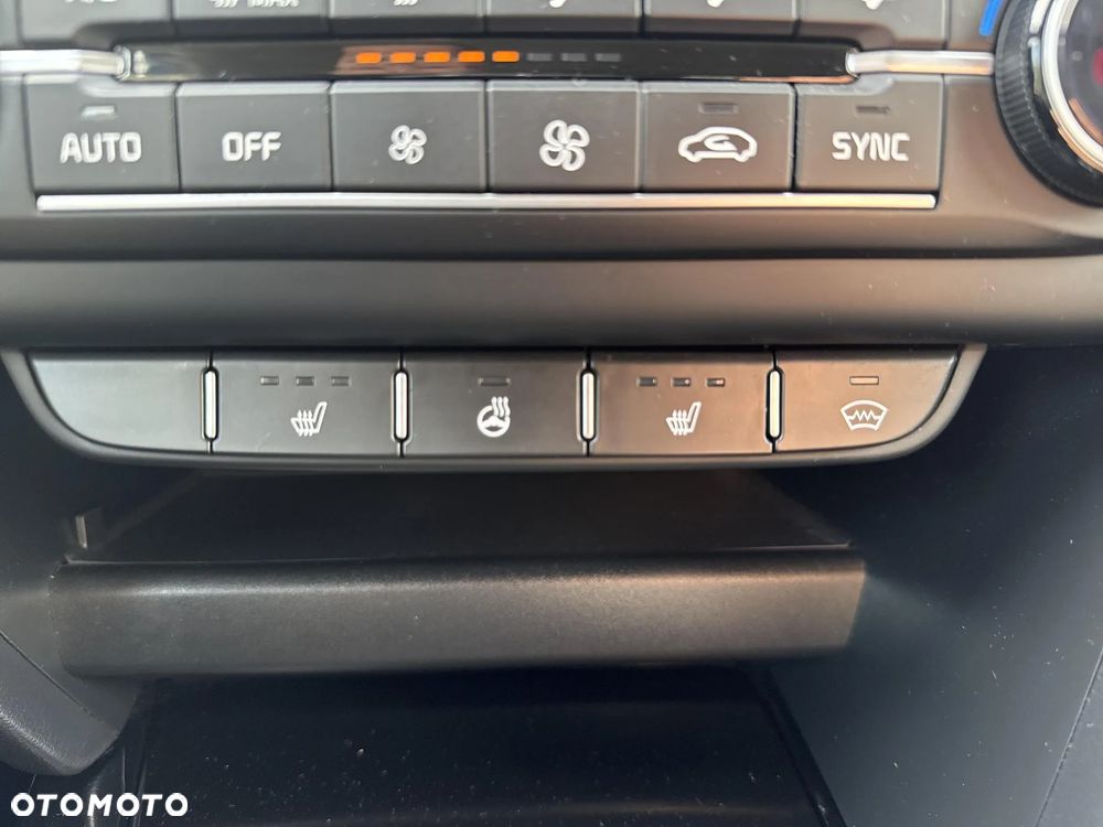 Kia Ceed 1.5 T-GDI L Business Line Plus - 22