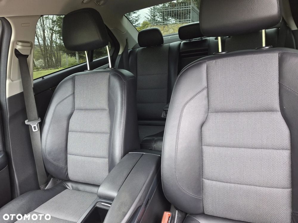 Mercedes-Benz Klasa C 180 BlueEFFICIENCY 7G-TRONIC Avantgarde - 27