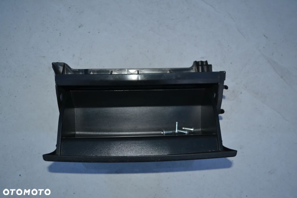 AUDI A3 8P 04-12 SCHOWEK FOTELA LEWY PRZÓD PRZEDNI 8P0881577 - 3