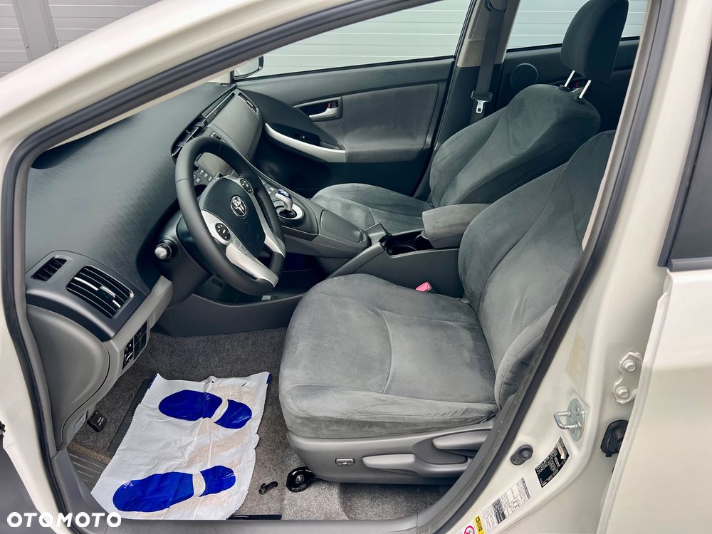 Toyota Prius (Hybrid) Executive - 5