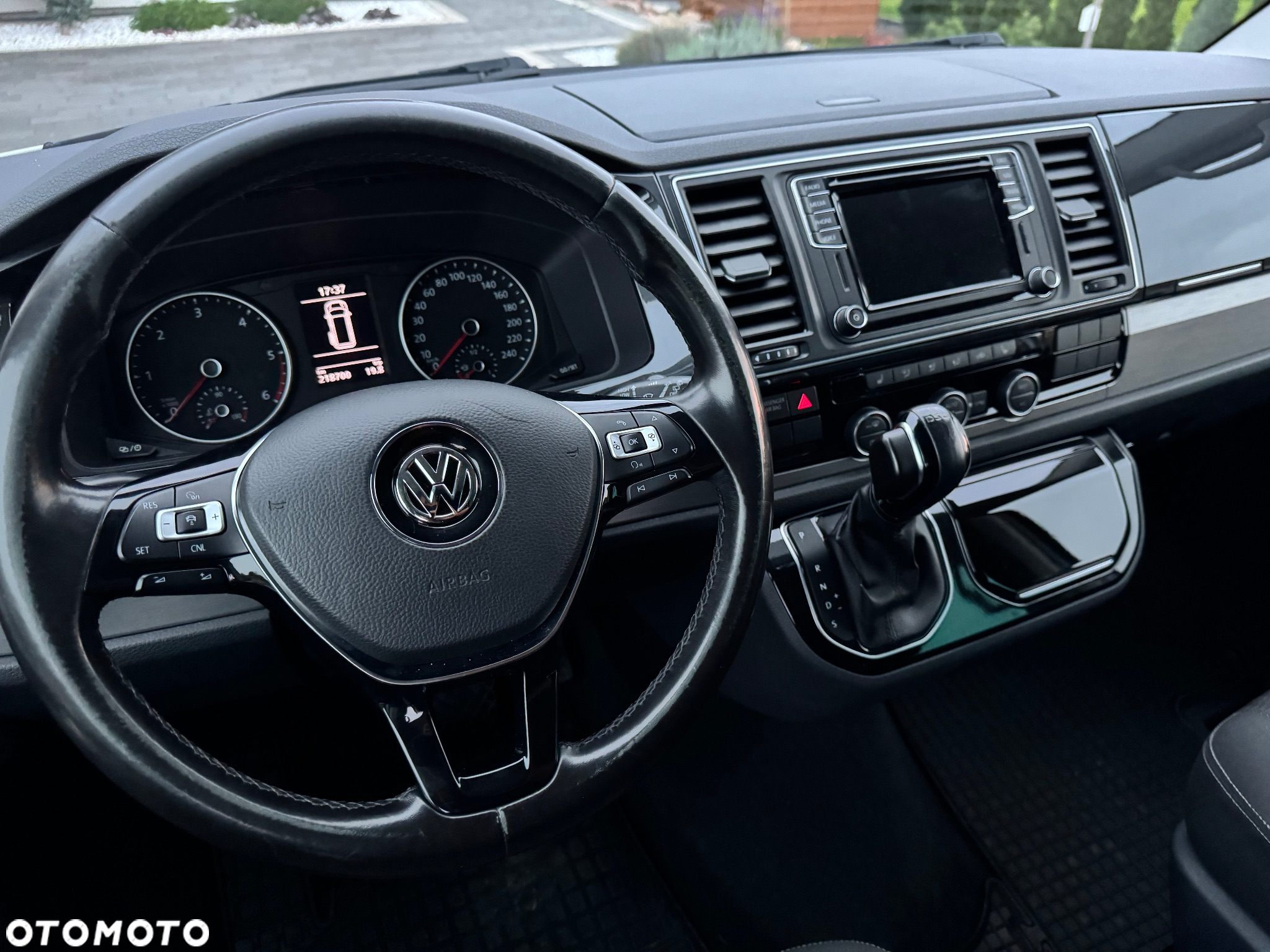 Volkswagen Multivan - 16