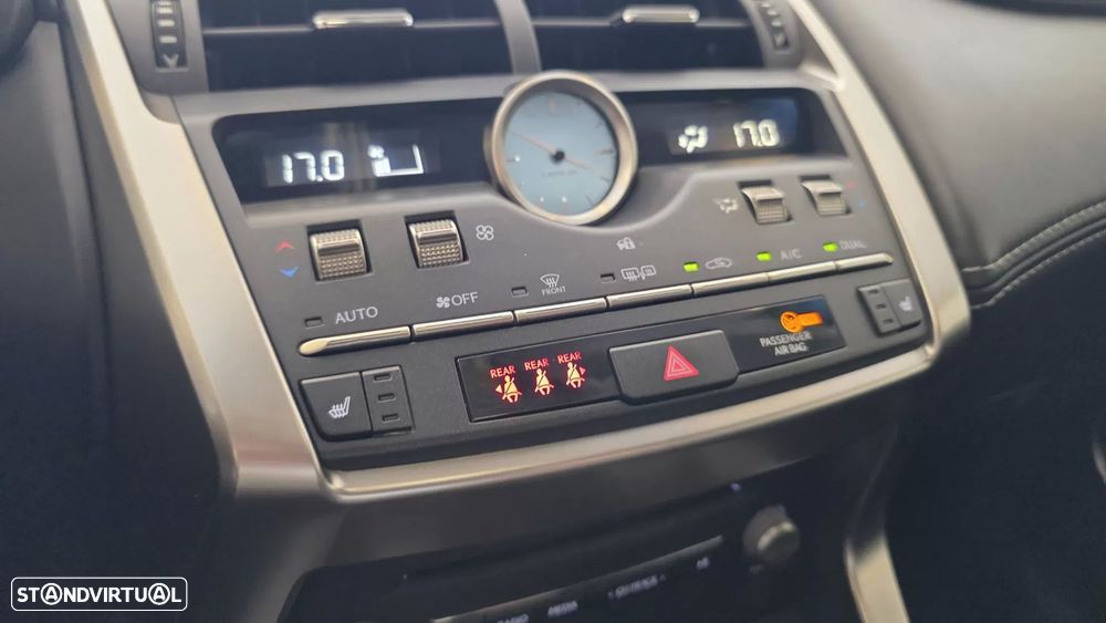 Lexus NX 300h Executive - 52