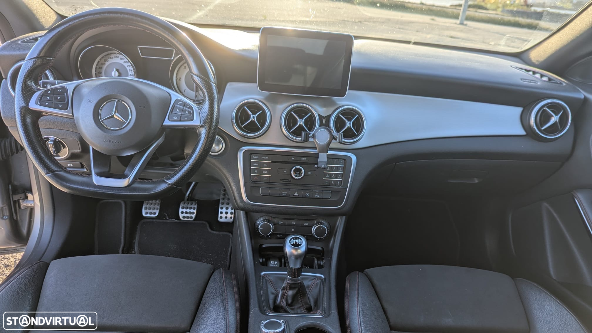 Mercedes-Benz CLA 180 d Shooting Brake AMG Line - 8