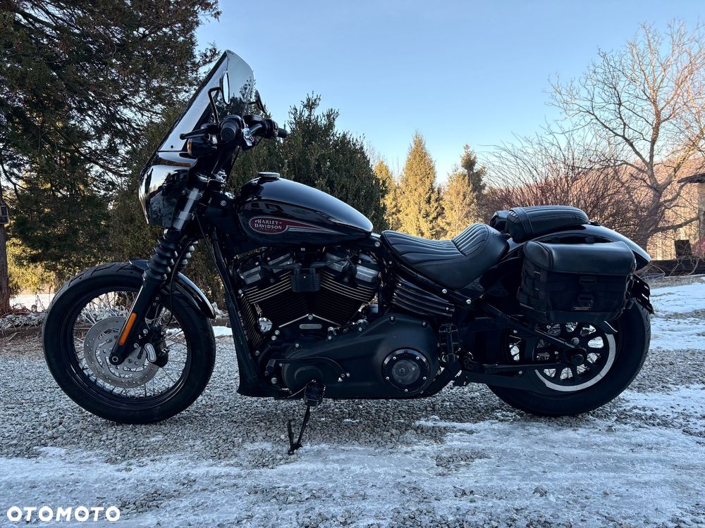 Harley-Davidson Softail Street Bob - 2