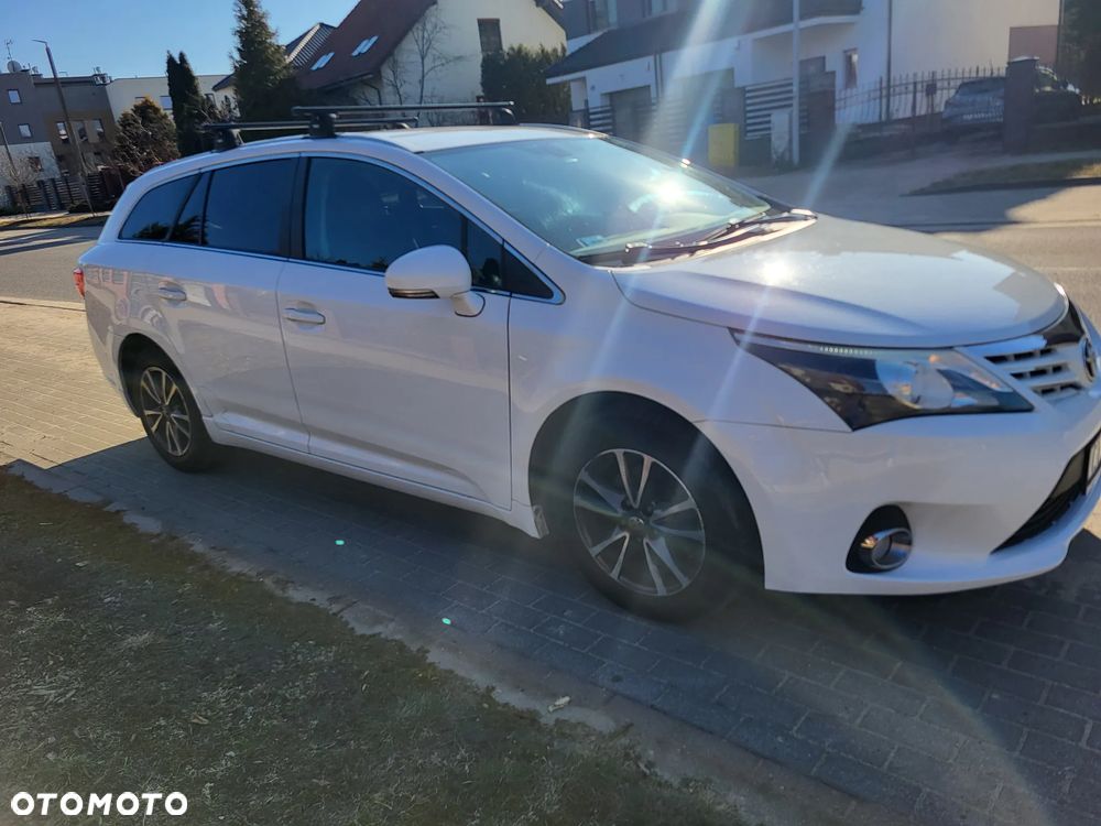 Toyota Avensis 2.0 D-4D Premium - 3