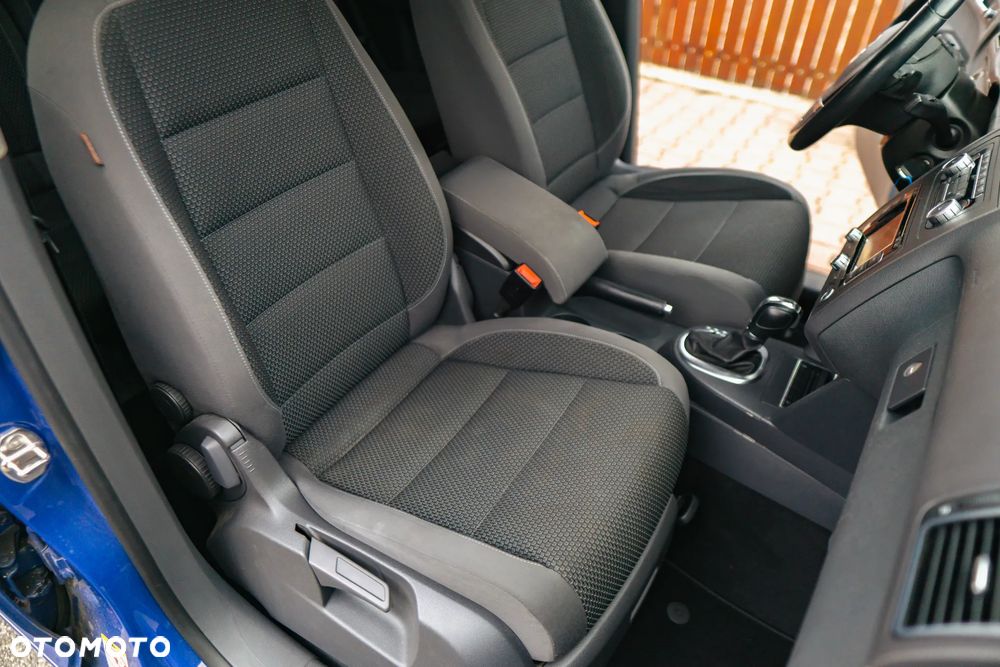 Volkswagen Touran 1.6 TDI DPF BlueMotion Technology DSG Comfortline - 20