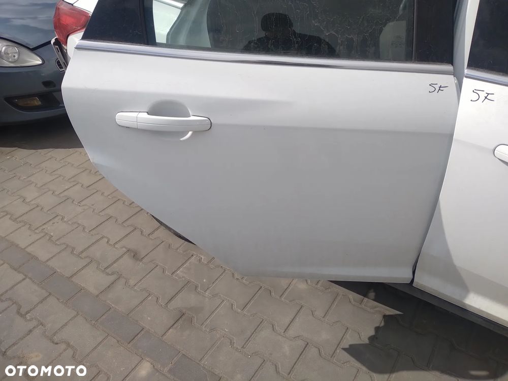 Ford Focus Mk3 Sedan Drzwi Tył Tylnie Prawe Kolor 5F