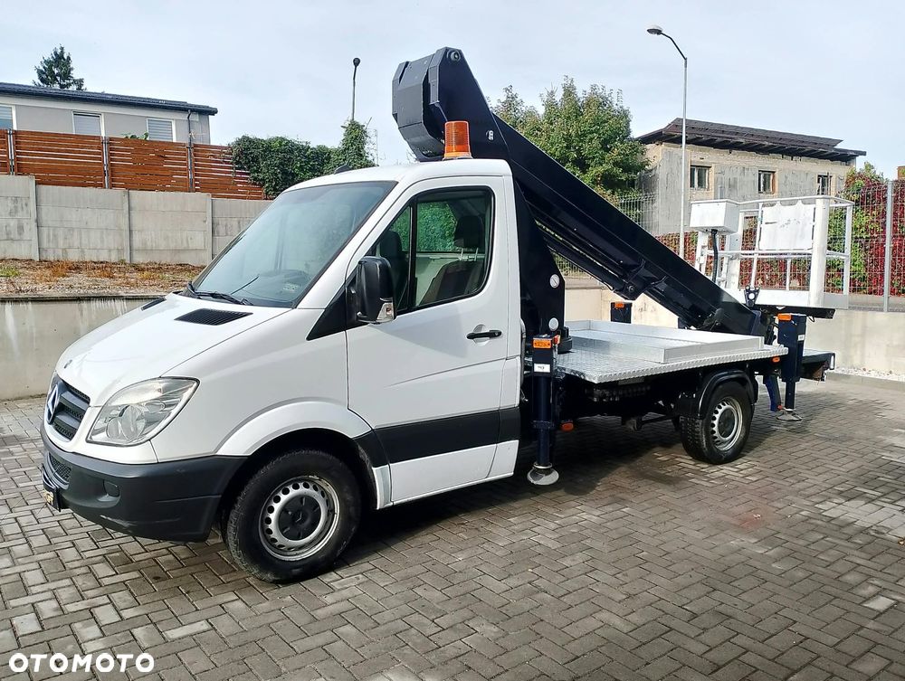 Mercedes-Benz Podnośnik Koszowy
