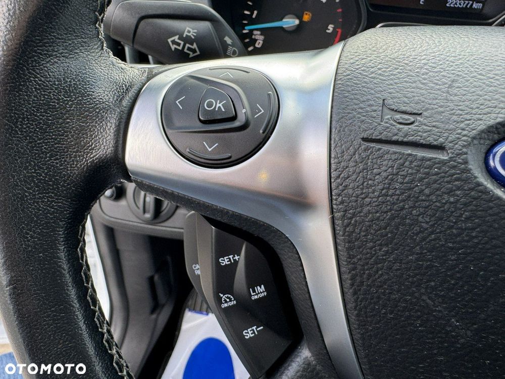 Ford Kuga 2.0 TDCi 2x4 Titanium - 25