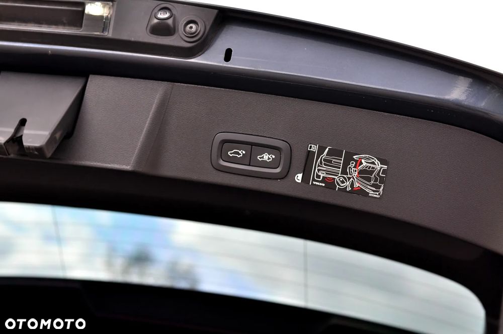 Volvo XC 40 B3 B DKG Plus Bright - 19