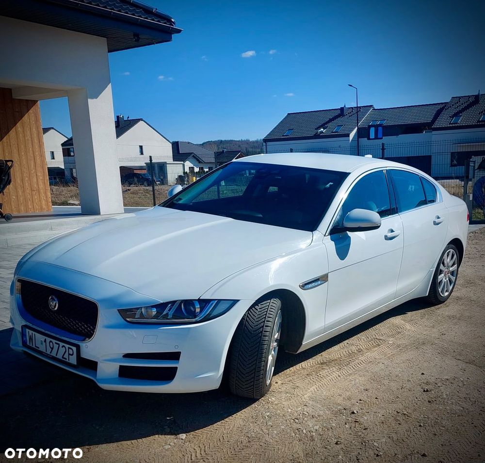 Jaguar XE 2.0 D Prestige - 1