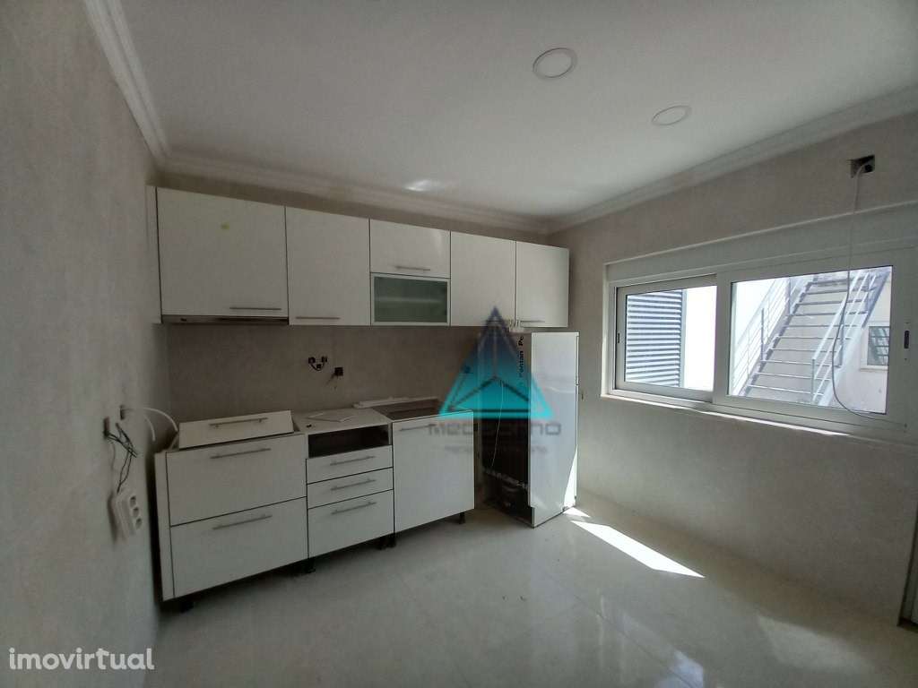 Moradia Geminada T3+2 Remodelada com Terraço, Logradouro e Anexo - ... - Grande imagem: 4/43