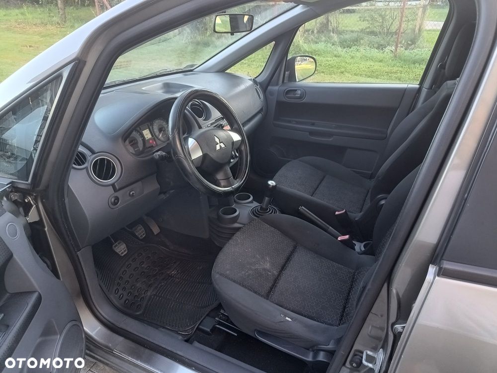 Mitsubishi Colt - 9