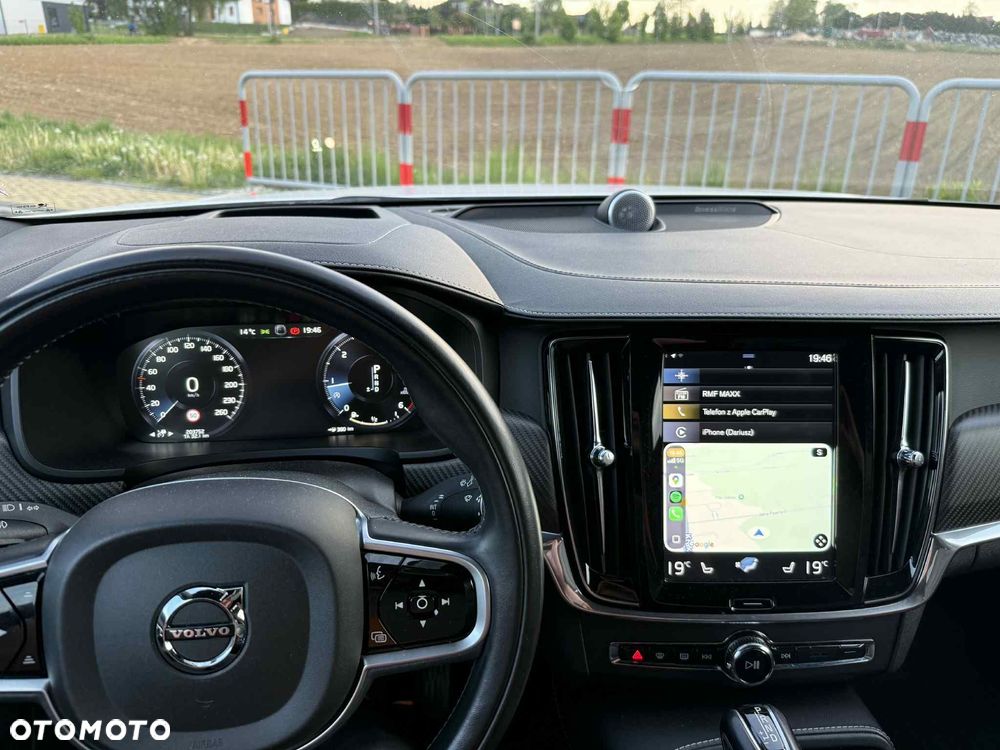 Volvo V90 Cross Country - 21