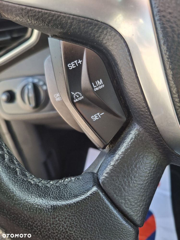 Ford Kuga 1.6 EcoBoost 2x4 Titanium - 26