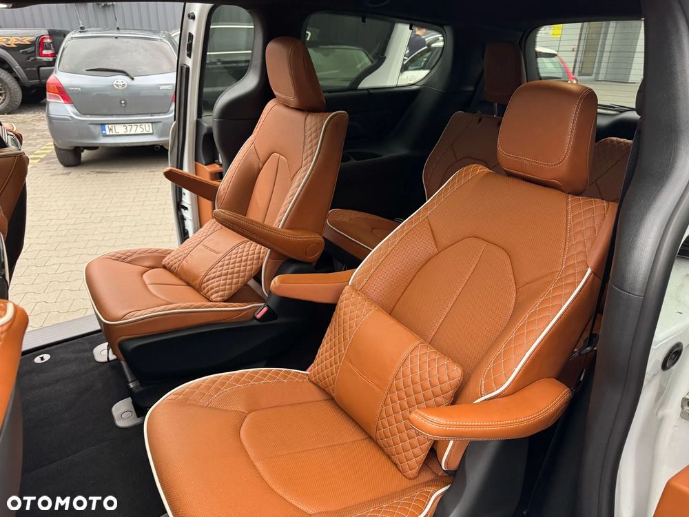 Chrysler Pacifica - 7