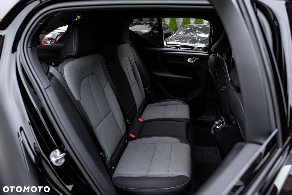 Volvo XC 40 B4 B DKG Ultimate Dark - 23