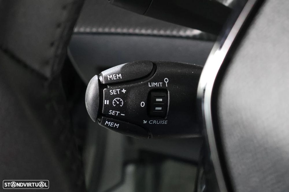 Peugeot 208 1.2 PureTech Allure - 31