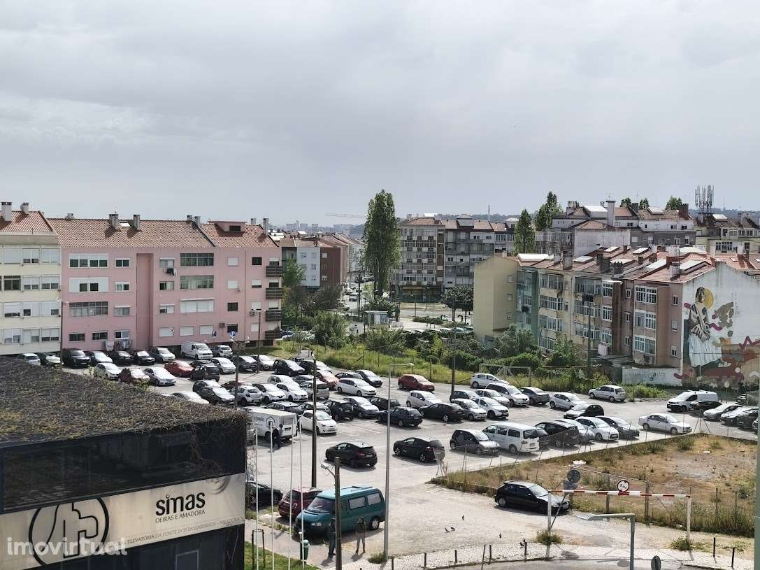 T2 com varanda e elevador em Mina de Água, Lisboa - Grande imagem: 4/22