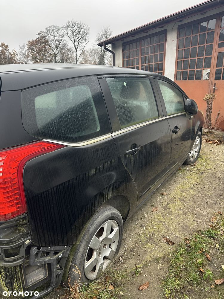 Peugeot 5008 - 5