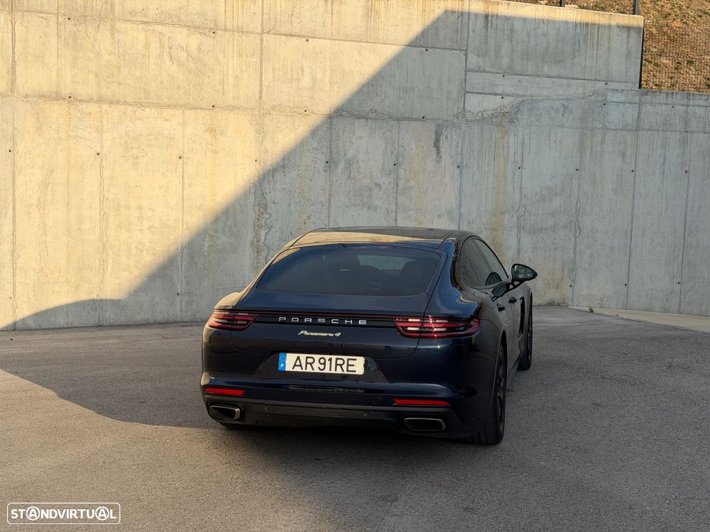 Porsche Panamera - 4