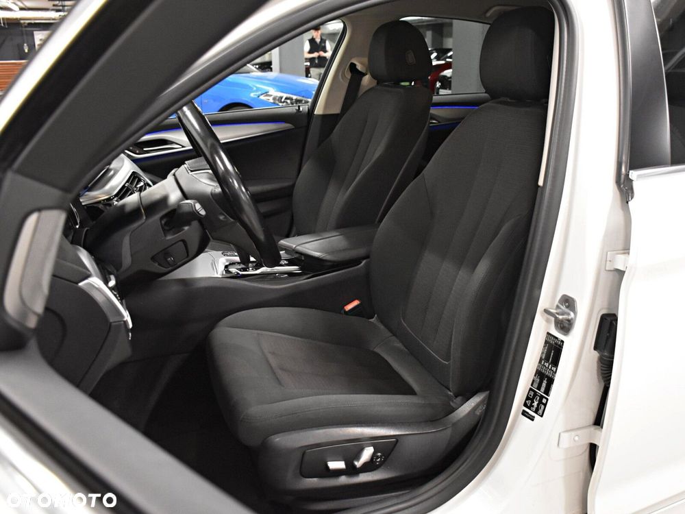 BMW Seria 5 530i GPF xDrive Luxury Line sport - 11