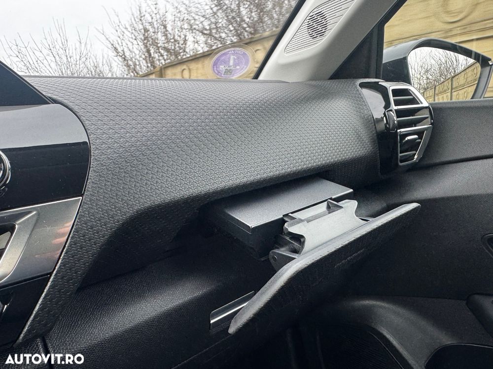 Citroën C4 PureTech 130 Stop&Start EAT8 SHINE - 28