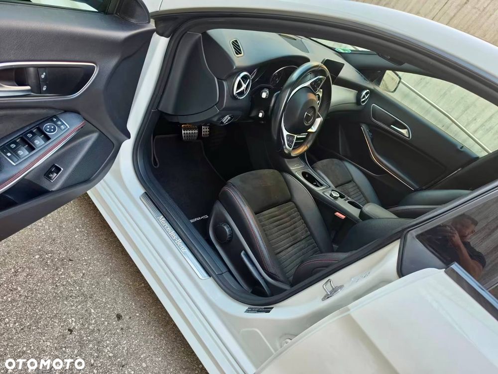 Mercedes-Benz CLA 220 4Matic 7G-DCT AMG Line - 12