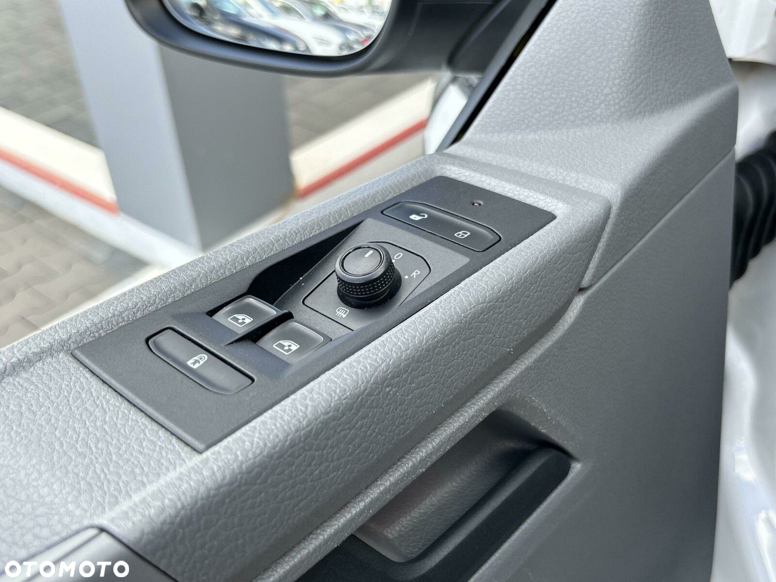 Volkswagen Caravelle - 9