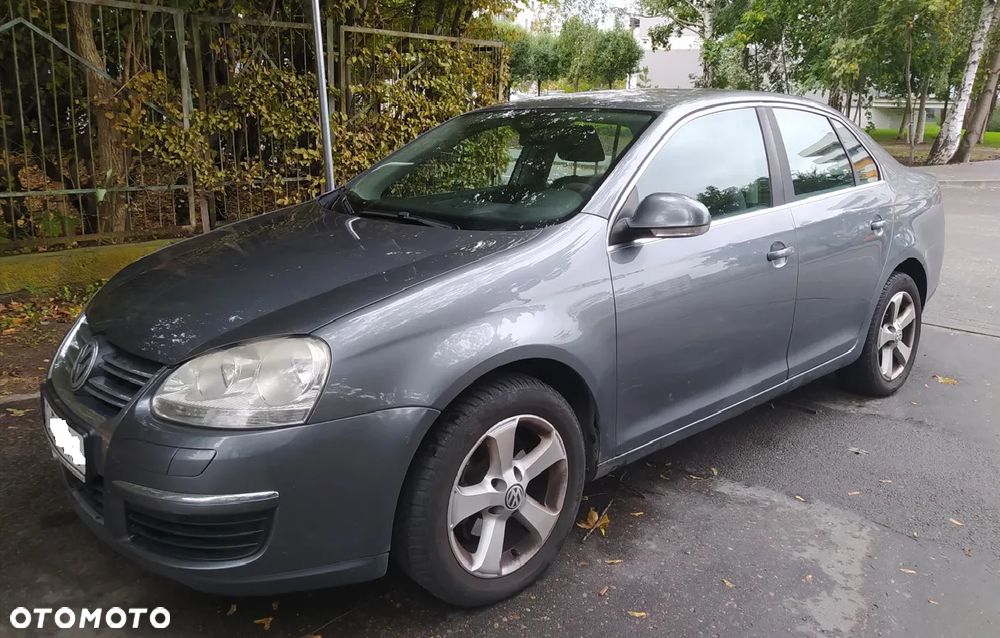 Volkswagen Jetta - 1