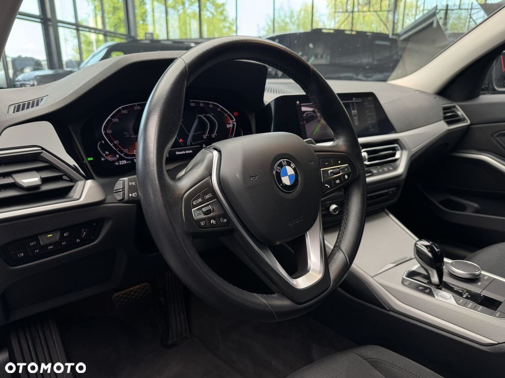 BMW Seria 3 318i - 10