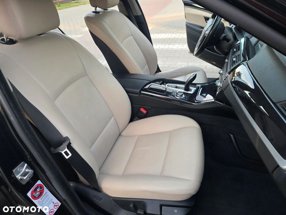 BMW Seria 5 520d - 23