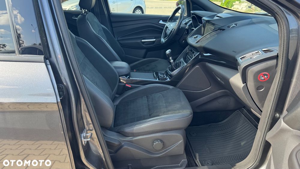 Ford Kuga 1.5 EcoBoost 2x4 ST-Line - 28