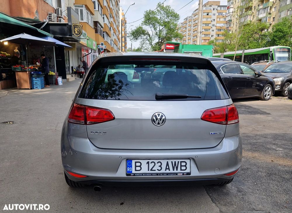 Volkswagen Golf - 8