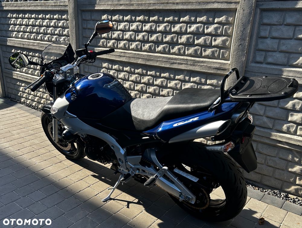 Suzuki GSR - 11