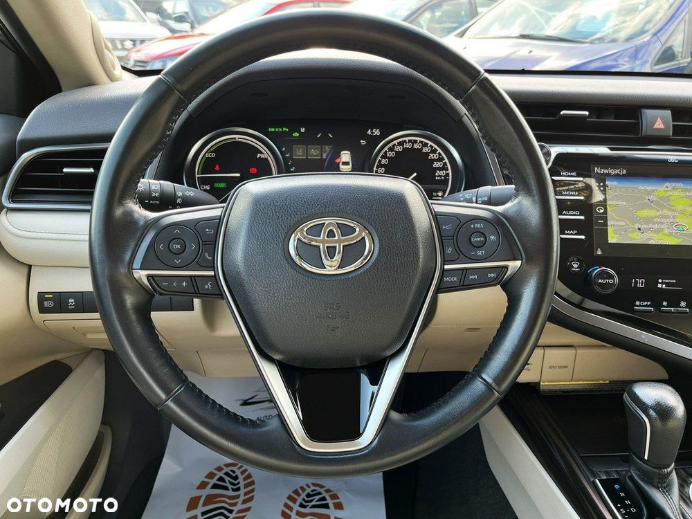 Toyota Camry - 12